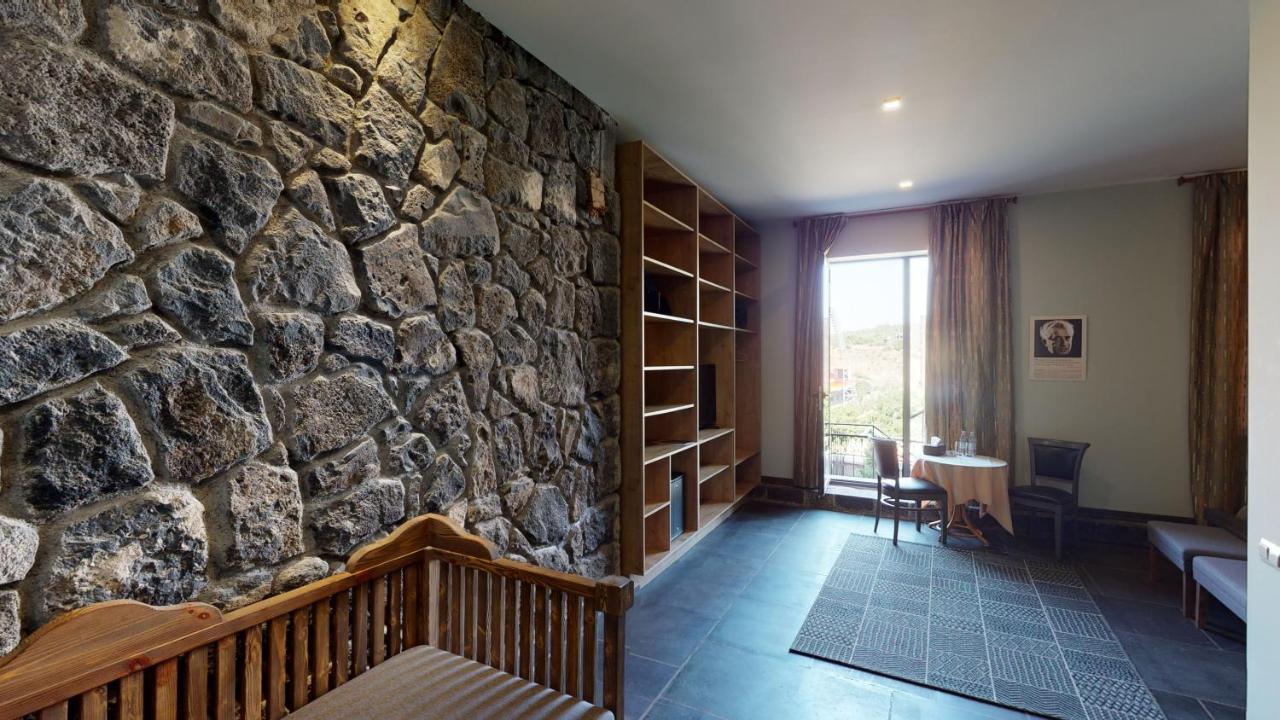 Apricot Hotel יירבאן מראה חיצוני תמונה