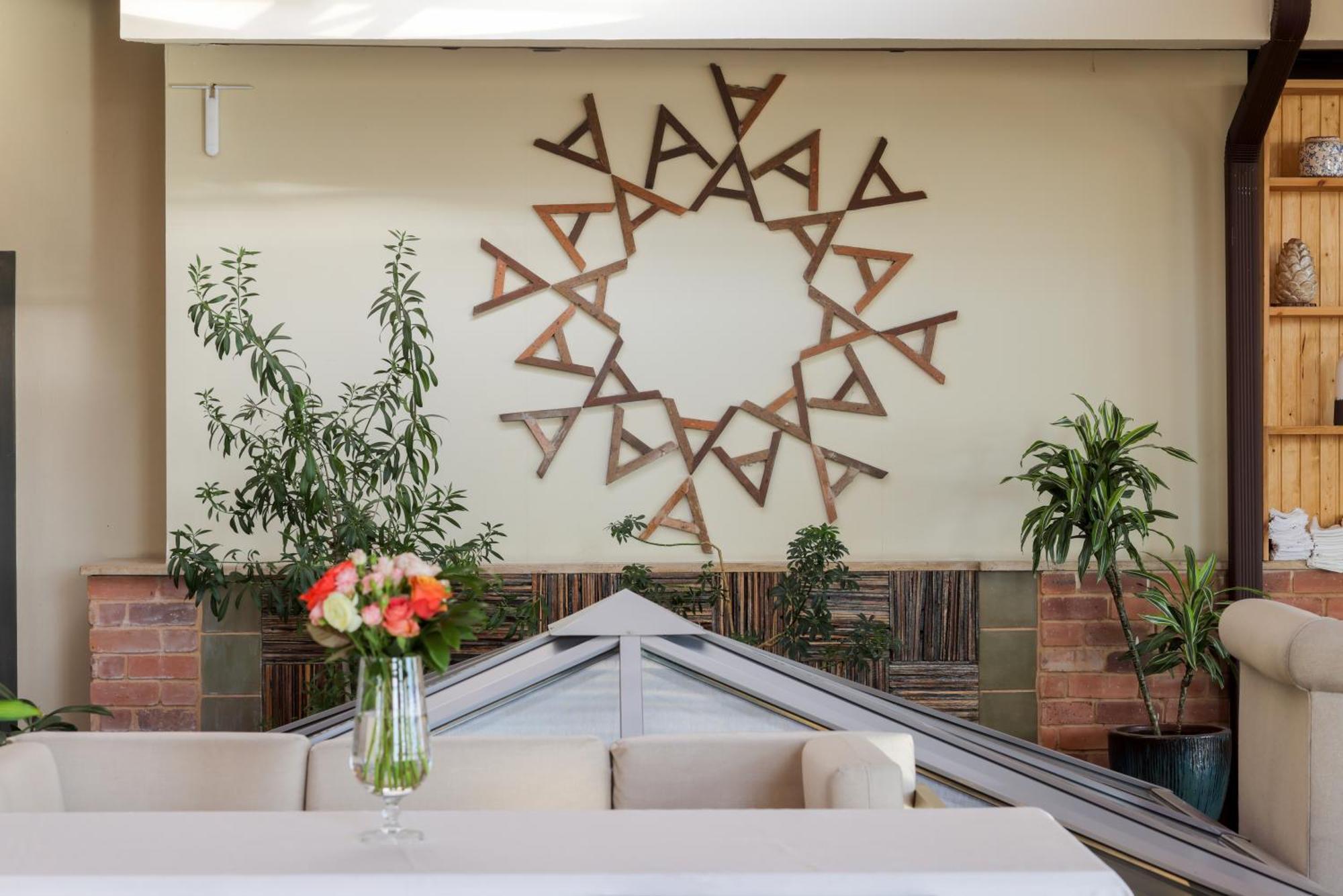 Apricot Hotel יירבאן מראה חיצוני תמונה