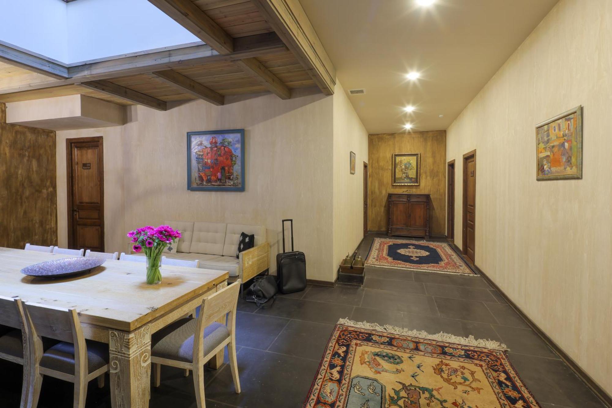Apricot Hotel יירבאן מראה חיצוני תמונה