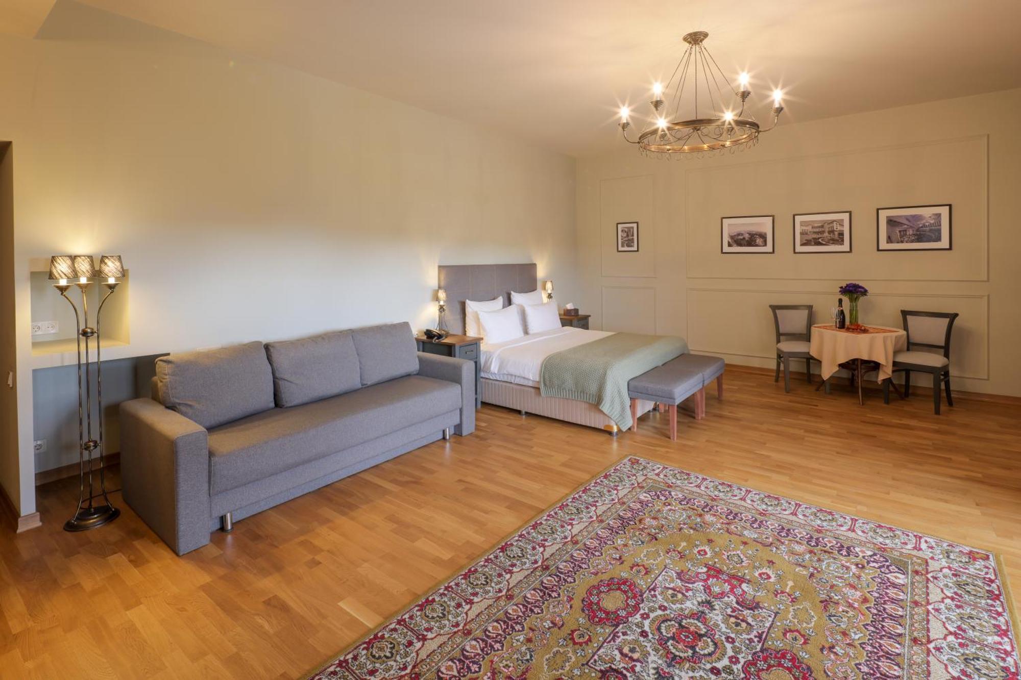 Apricot Hotel יירבאן מראה חיצוני תמונה