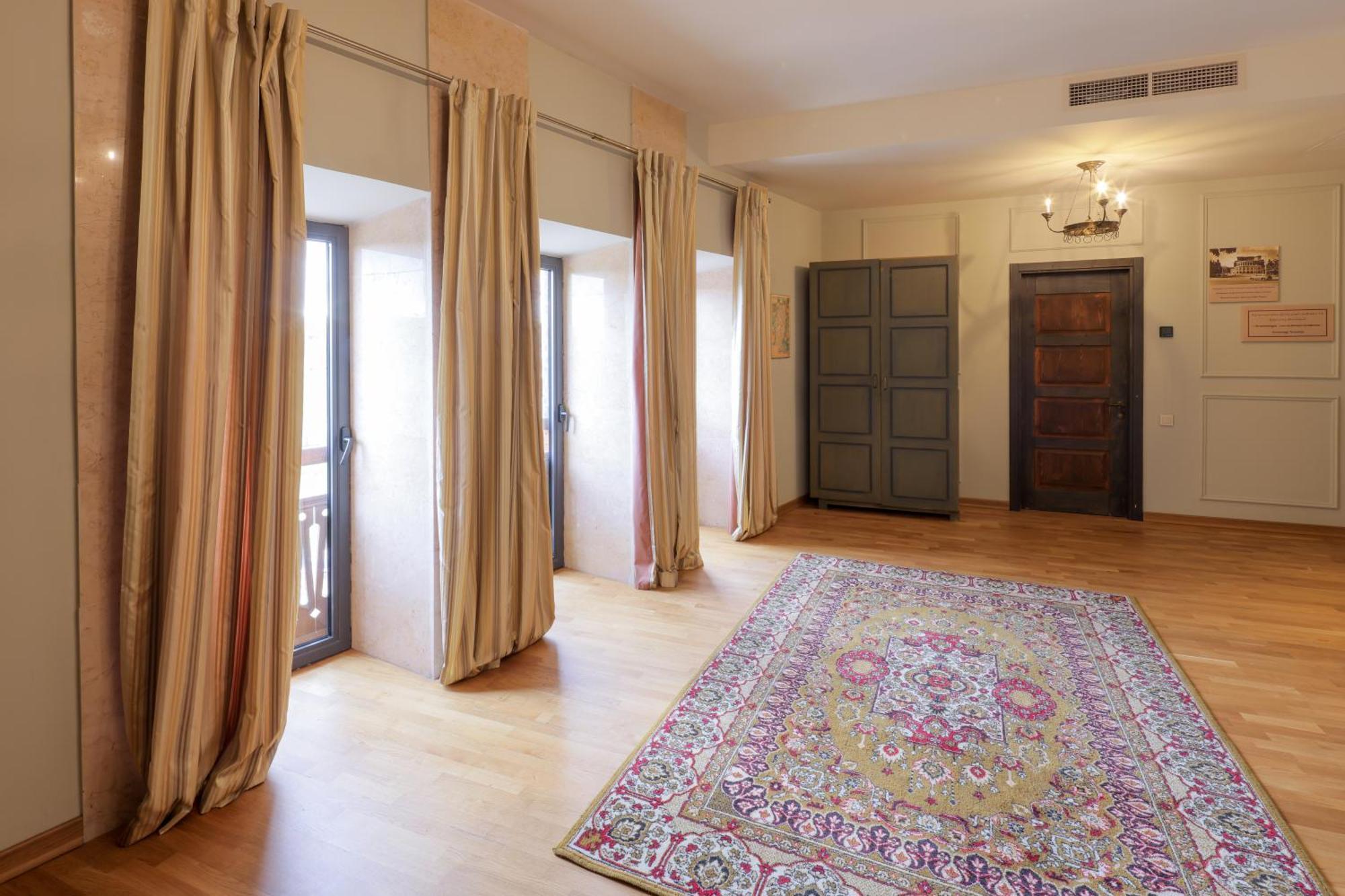 Apricot Hotel יירבאן מראה חיצוני תמונה