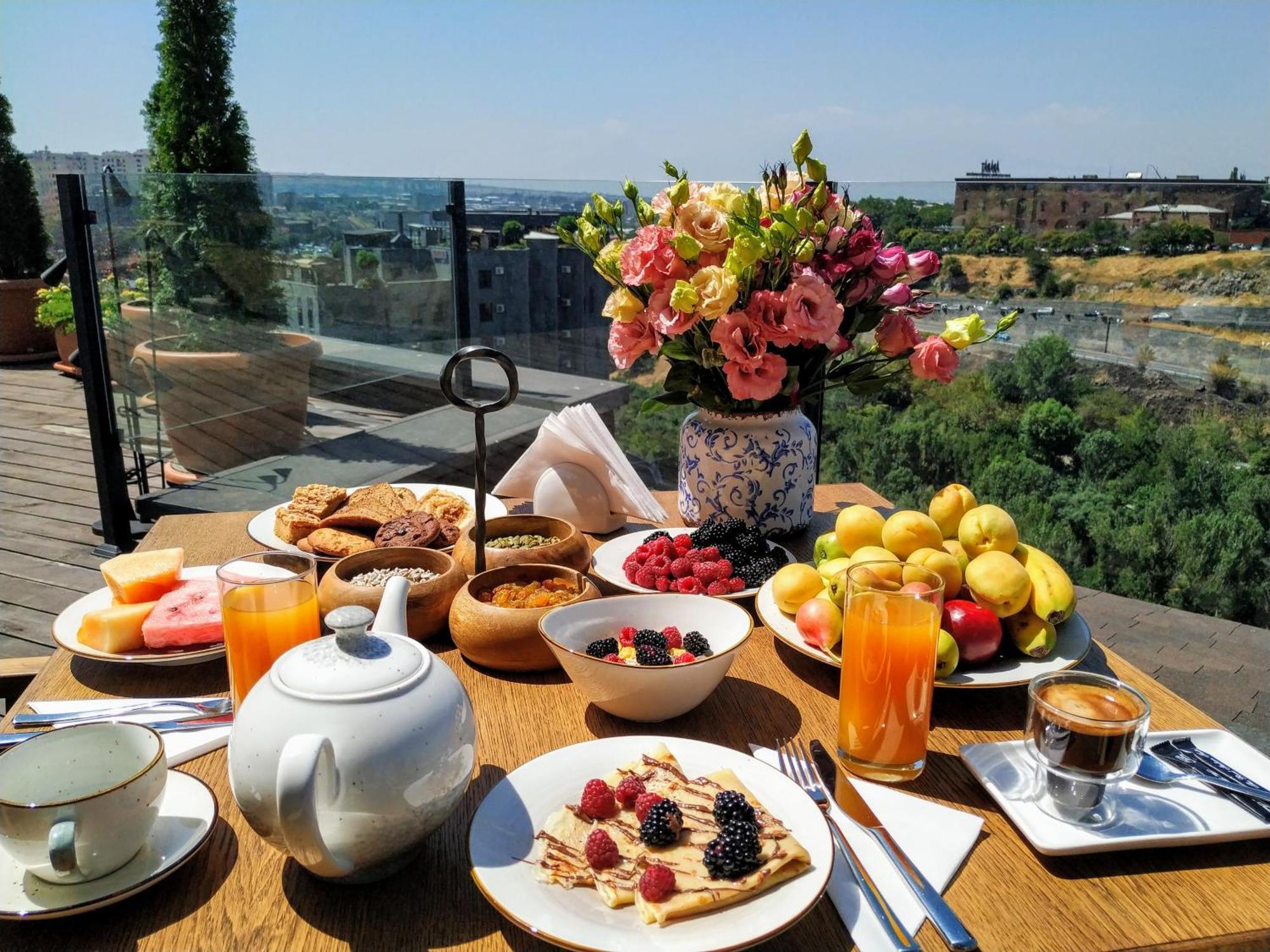 Apricot Hotel יירבאן מראה חיצוני תמונה